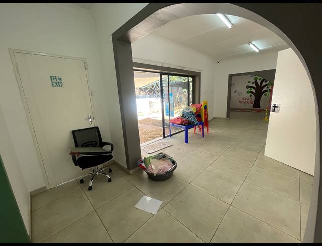 251M² BUSINESS TO LET IN LIBRADENE